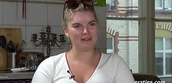  Natascha besorgt es sich gerne im Stehen